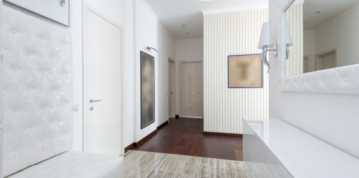 Mieszkanie bez grzejników i klimatyzatorów: gliniane panele kapilarne 24 V zasilane z PV